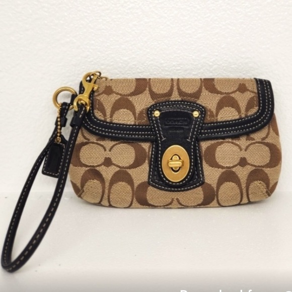 Coach Handbags - Coach wristlet